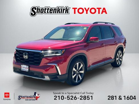 Used 2024 Honda Pilot Touring image 1