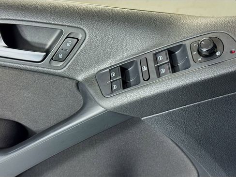 Used 2018 Volkswagen Tiguan Limited w/ Premium Package FWD image 23