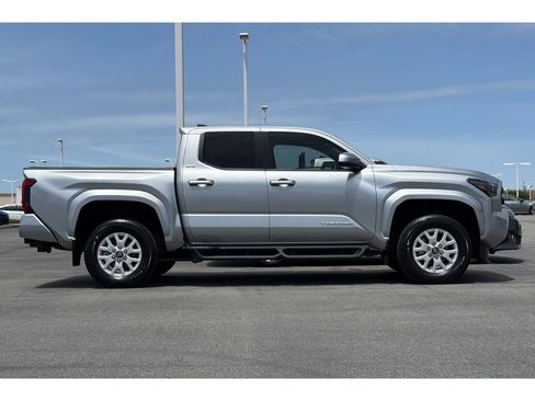 Used 2024 Toyota Tacoma SR5 AWD/4WD image 3