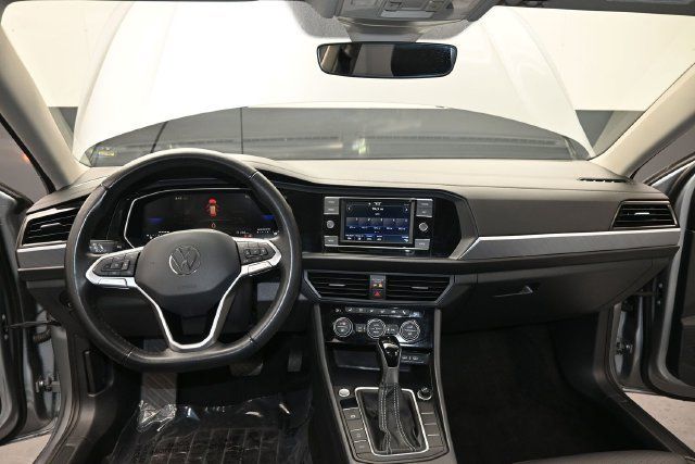 Used 2024 Volkswagen Jetta SE FWD image 18