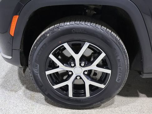 Used 2023 Jeep Grand Cherokee L Limited w/ Luxury Tech Group II image 9