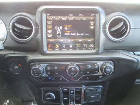 Used 2023 Jeep Wrangler Unlimited Sahara w/ Cold Weather Group image 14