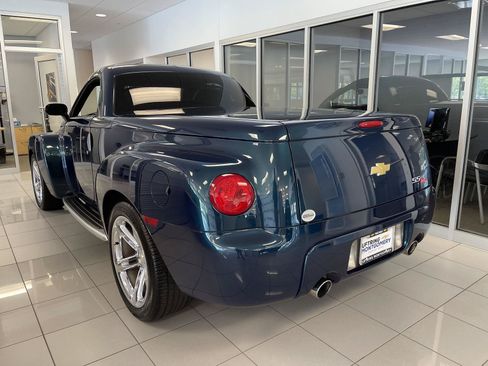 Used 2005 Chevrolet SSR w/ Preferred Equipment Group RWD image 3