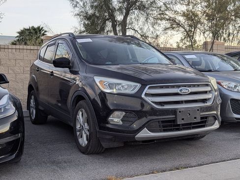 Used 2018 Ford Escape SEL image 3