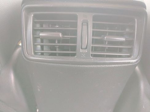 Used 2017 Nissan Rogue SL FWD image 37