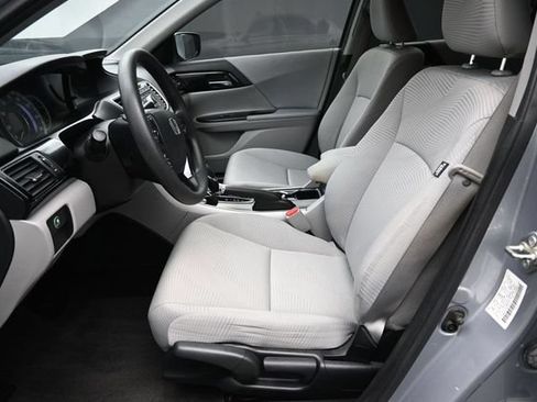 Used 2017 Honda Accord LX image 21