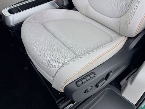 New 2025 Volkswagen ID. Buzz Pro S Plus image 18