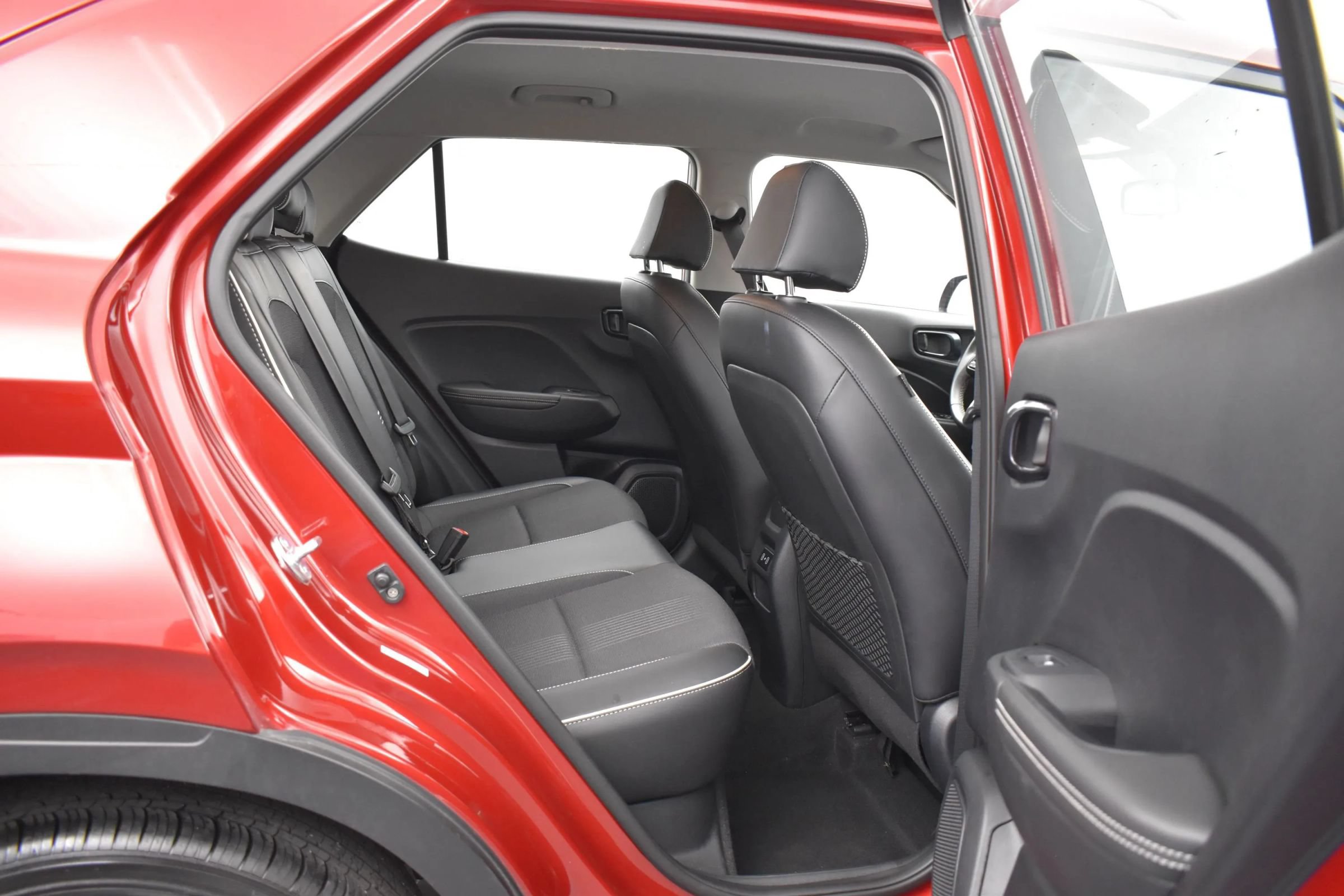 Used 2025 Hyundai Venue Limited FWD image 18