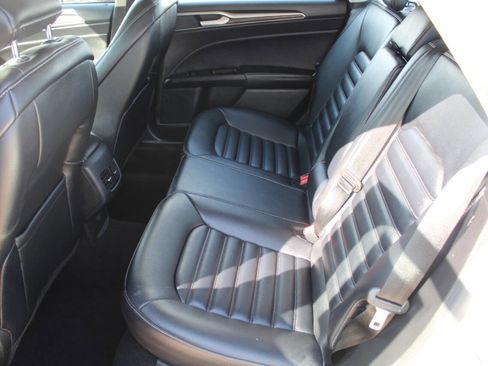Used 2019 Ford Fusion SEL FWD image 10