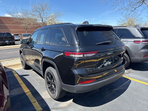 Certified 2025 Jeep Grand Cherokee Altitude AWD/4WD image 12