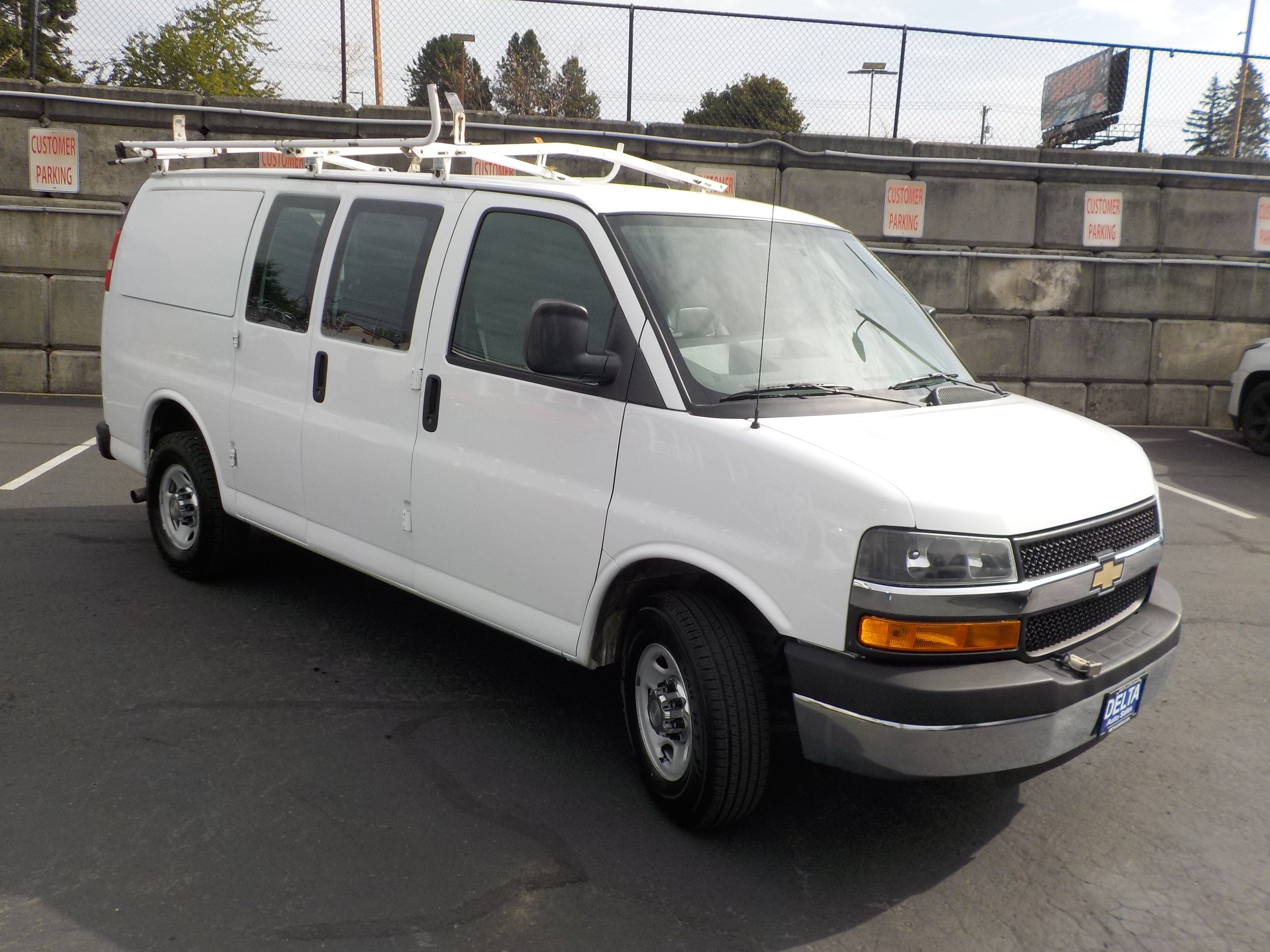 Used 2014 Chevrolet Express 2500 w/ Express Access Plus Package RWD image 5