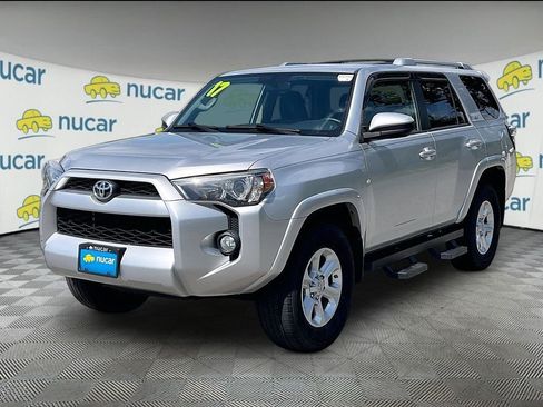 Used 2017 Toyota 4Runner SR5 AWD/4WD image 3