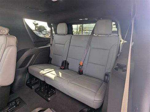 Used 2021 GMC Yukon SLT w/ SLT Premium Package image 15