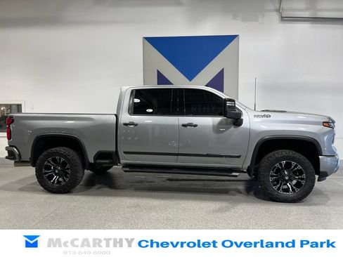 Used 2024 Chevrolet Silverado 3500 High Country w/ Technology Package AWD/4WD image 4
