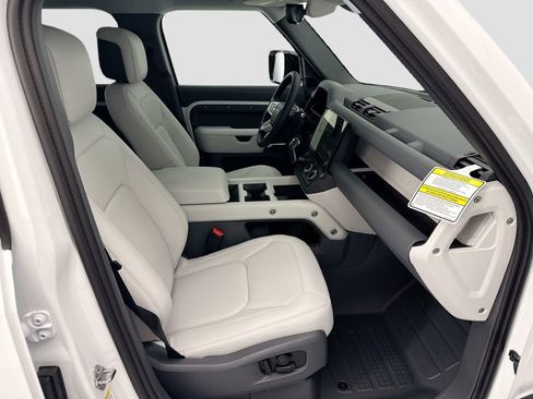 New 2026 Land Rover Defender 110 X-Dynamic SE AWD/4WD image 19