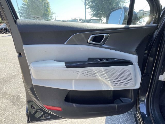 Certified 2024 Kia Carnival LX FWD image 15