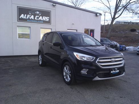 Used 2017 Ford Escape SE image 3