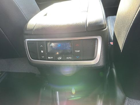 Used 2017 Toyota Highlander XLE image 13