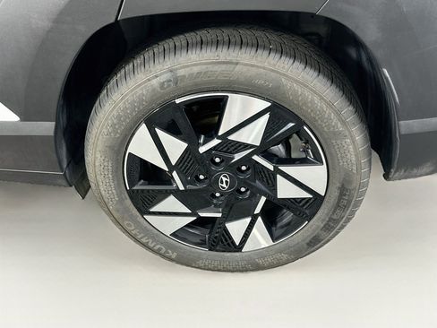 Used 2025 Hyundai Kona SEL FWD image 11