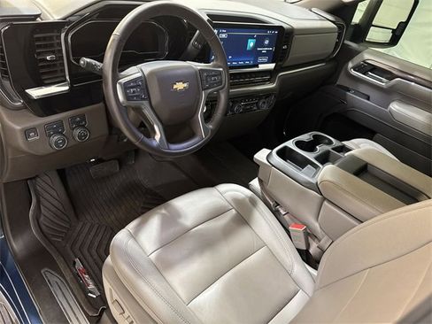 Used 2024 Chevrolet Silverado 2500 LT w/ Convenience Package image 10
