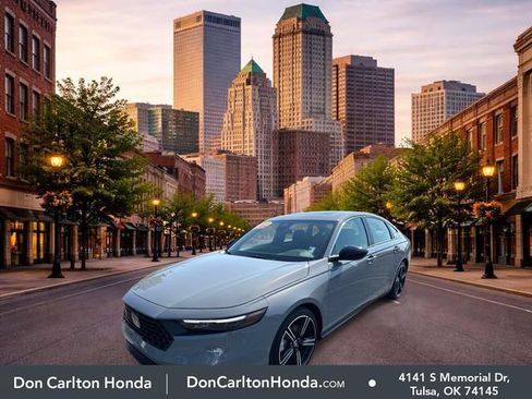 Used 2025 Honda Accord Sport image 3