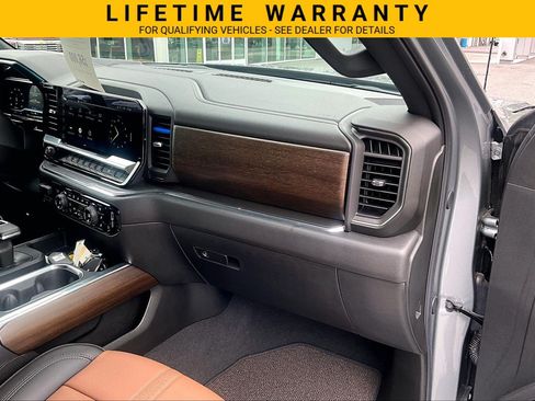 Used 2024 Chevrolet Silverado 1500 High Country AWD/4WD image 17