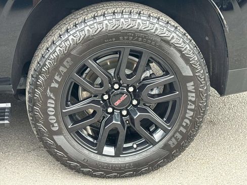 Used 2023 GMC Yukon XL AT4 w/ AT4 Premium Package AWD/4WD image 31