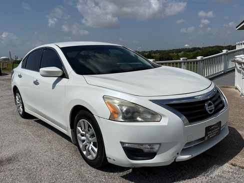 Used 2015 Nissan Altima 2.5 S w/ Power Driver Seat Package FWD image 3