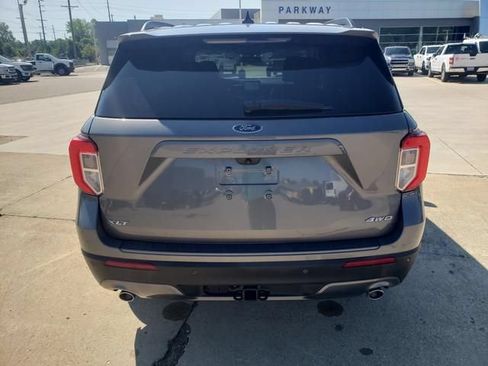 Used 2023 Ford Explorer XLT w/ Equipment Group 202A AWD/4WD image 5