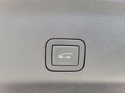 Used 2025 Chevrolet Tahoe High Country RWD image 16