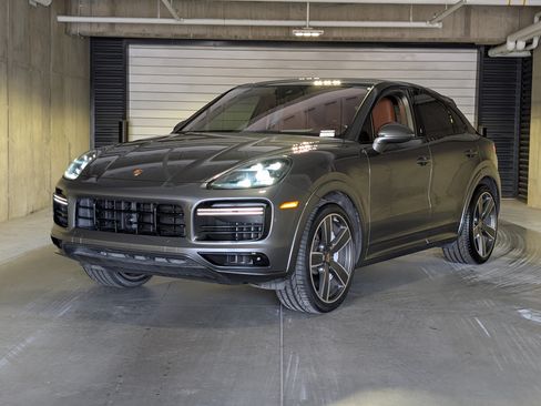 Certified 2022 Porsche Cayenne Turbo AWD/4WD image 1