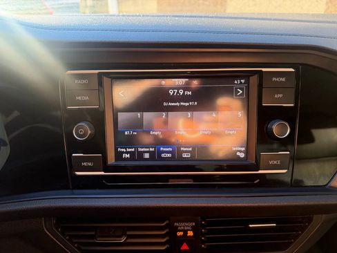 Used 2021 Volkswagen Jetta SE FWD image 18