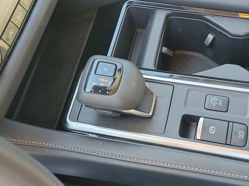 Used 2024 Nissan Pathfinder SL image 29