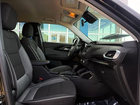 Used 2023 Chevrolet TrailBlazer LT FWD image 38