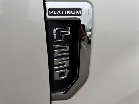 Used 2019 Ford F250 Platinum w/ Platinum Ultimate Package image 16