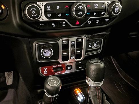 Used 2018 Jeep Wrangler Unlimited Rubicon AWD/4WD image 16