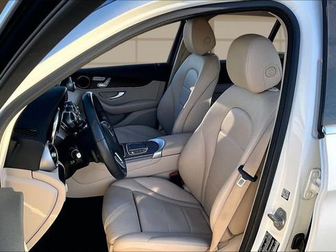 Used 2021 Mercedes-Benz GLC 300 4MATIC image 25