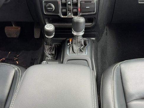 Used 2020 Jeep Wrangler Unlimited Sahara image 14