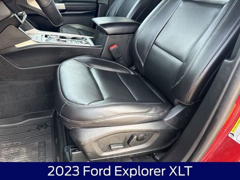 Used 2023 Ford Explorer XLT w/ Equipment Group 202A AWD/4WD image 12