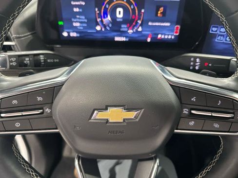Used 2025 Chevrolet Traverse LT FWD image 21