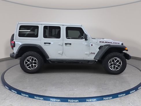 Used 2024 Jeep Wrangler Unlimited Rubicon AWD/4WD image 6
