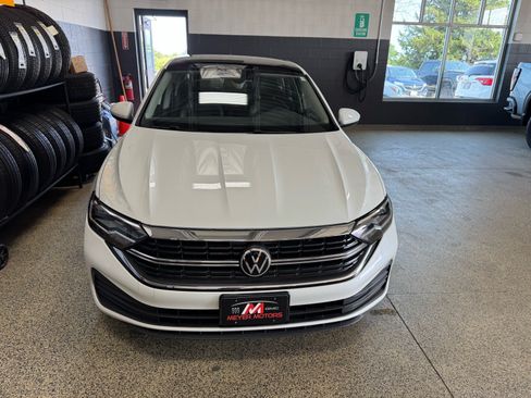 Used 2024 Volkswagen Jetta SE w/ Panoramic Sunroof Package FWD image 2