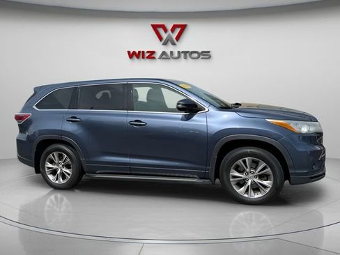 Used 2015 Toyota Highlander Plus AWD/4WD image 6