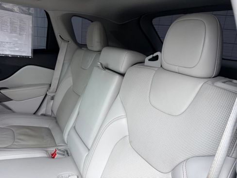 Used 2020 Jeep Cherokee Limited FWD image 19