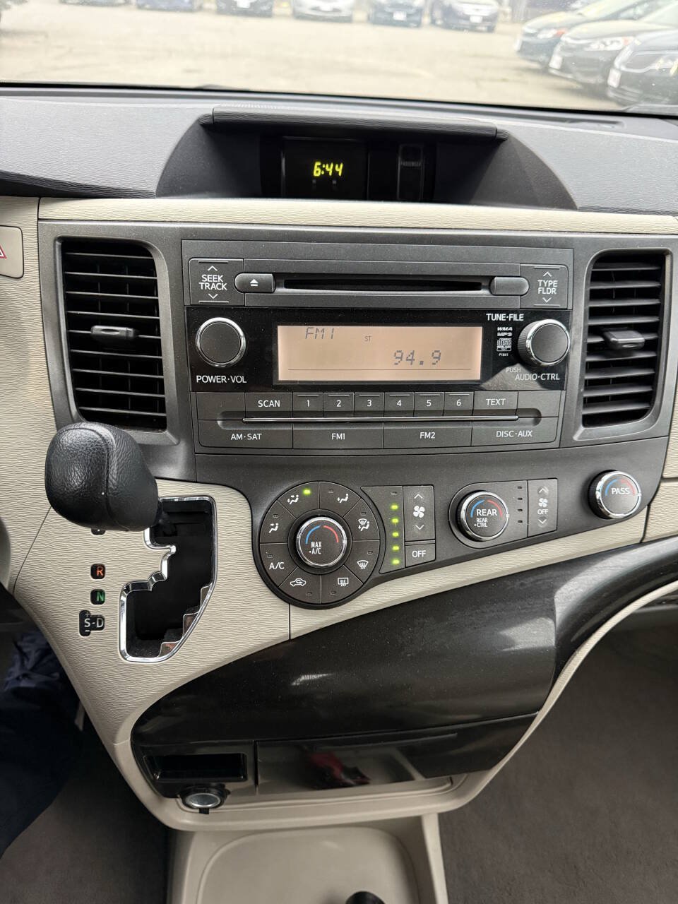 Used 2014 Toyota Sienna L FWD image 16