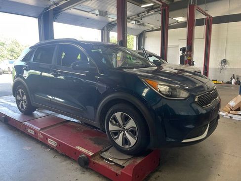 Used 2018 Kia Niro LX FWD image 1