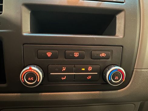 Used 2014 Nissan NV 2500 SV image 31