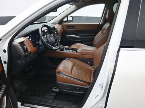 Used 2023 Nissan Pathfinder Platinum AWD/4WD image 9