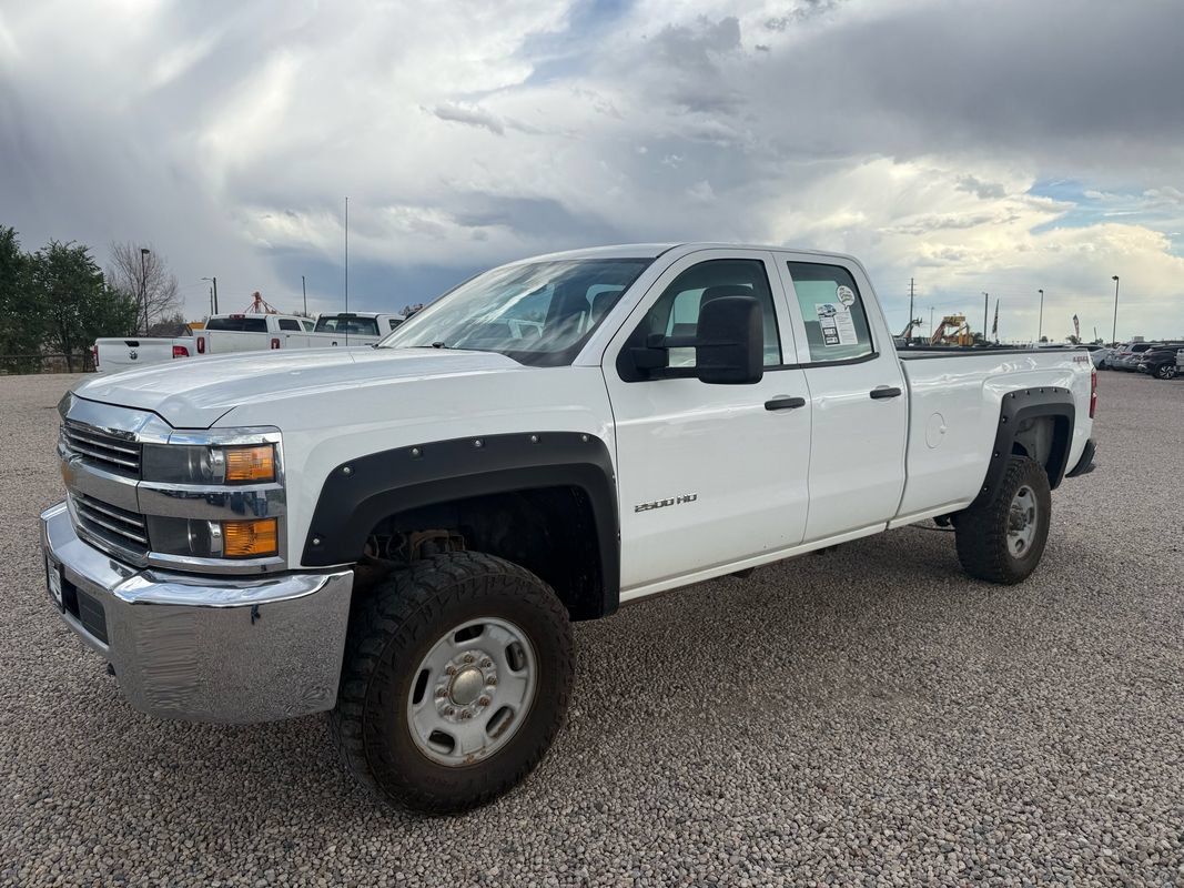 Used 2015 Chevrolet Silverado 2500 W/T AWD/4WD image 4