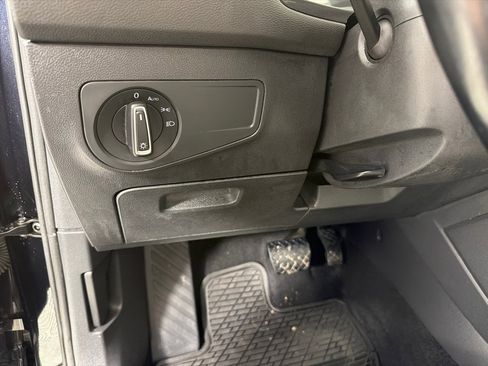 Used 2019 Volkswagen Tiguan SE w/ Panoramic Sunroof Package FWD image 14